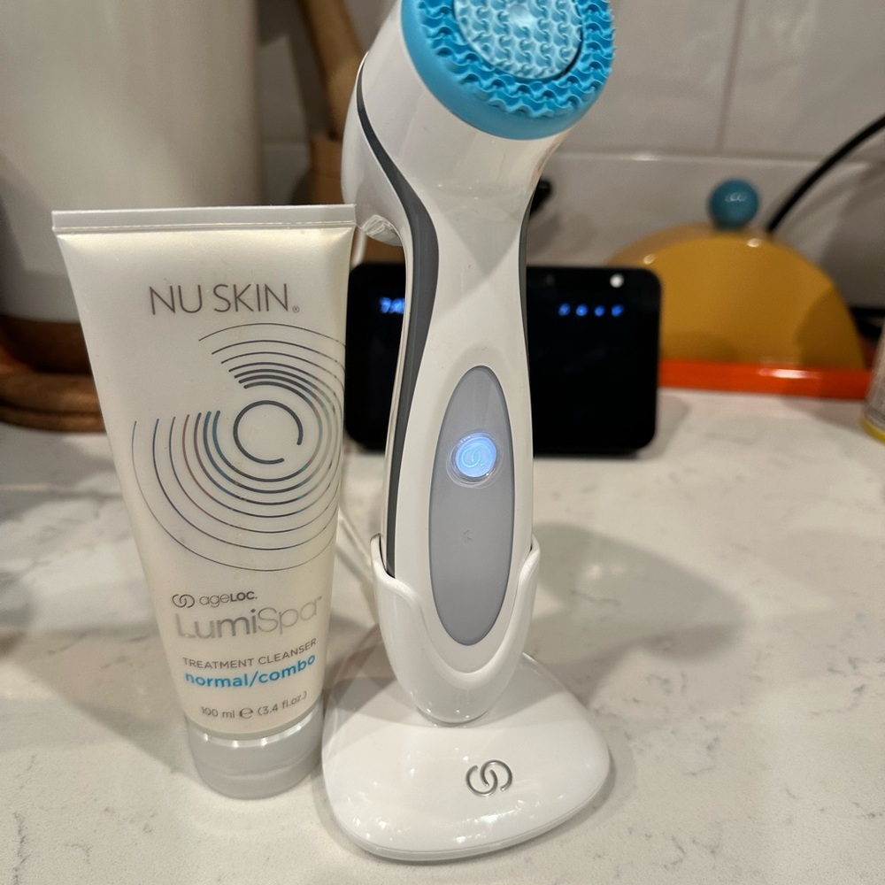 Nu Skin LumiSpa Skincare Tool - White and Blue